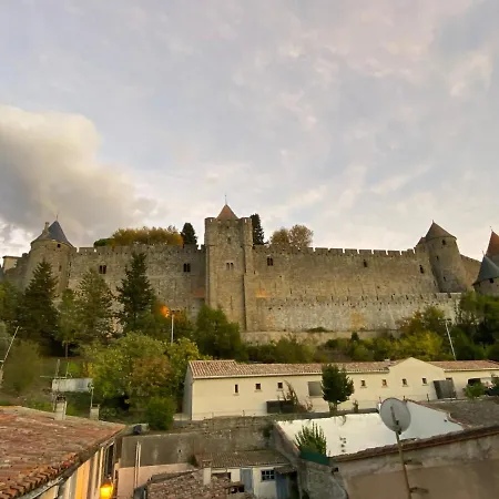 Daire Au Pied De La Cite, T3 Au Calme *