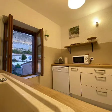 Au Pied De La Cite, T3 Au Calme *