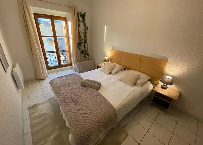 Au Pied De La Cite, T3 Au Calme