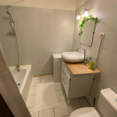 Apartment Au Pied De La Cite, T3 Au Calme